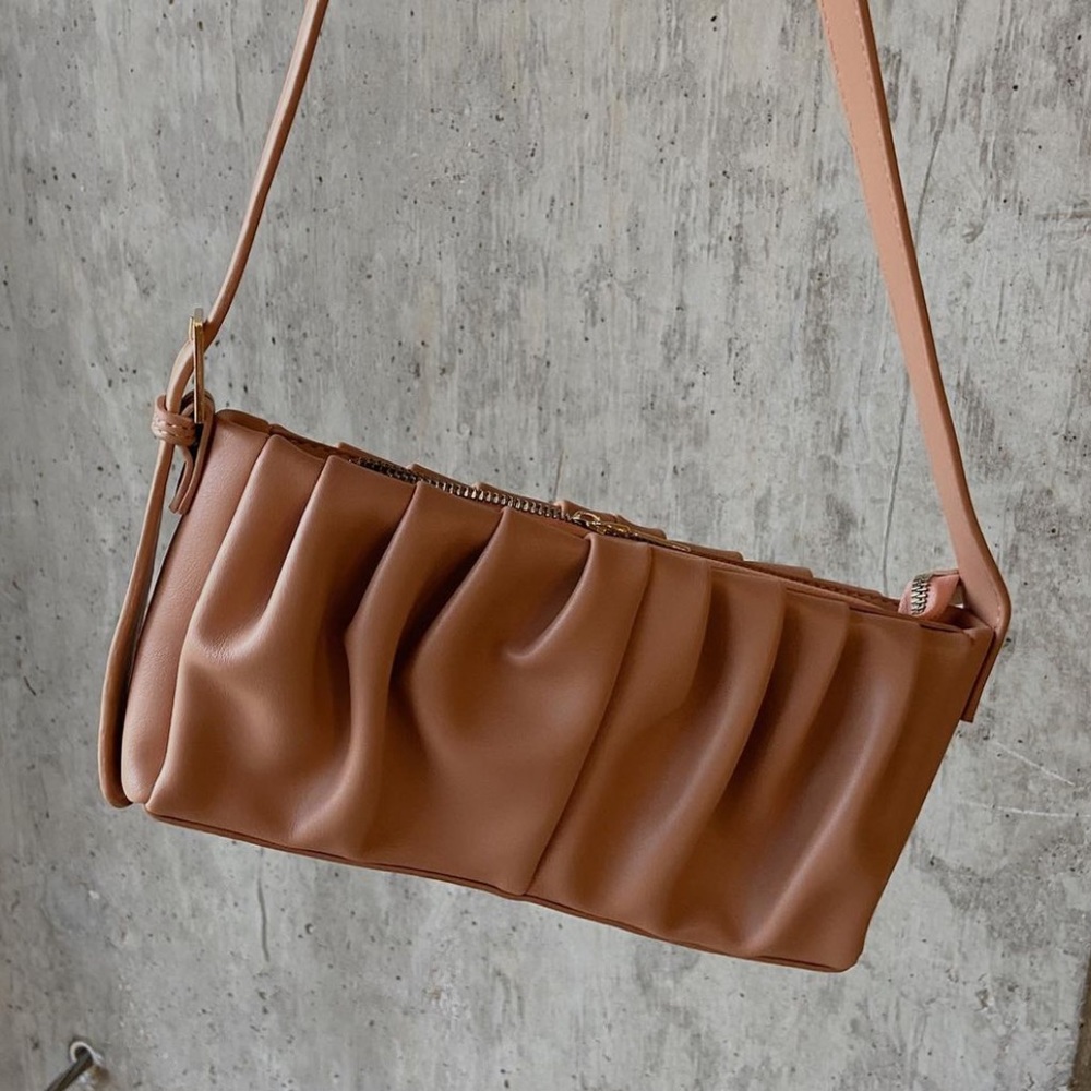 Minimal shoulder bag